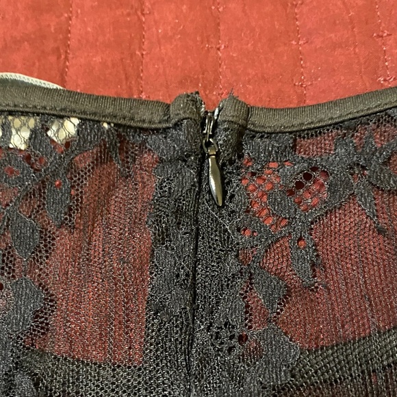 Francesca’s Black Lace Dress with Cutouts at Shoulders/Waist/Hem Large - Picture 4 of 11